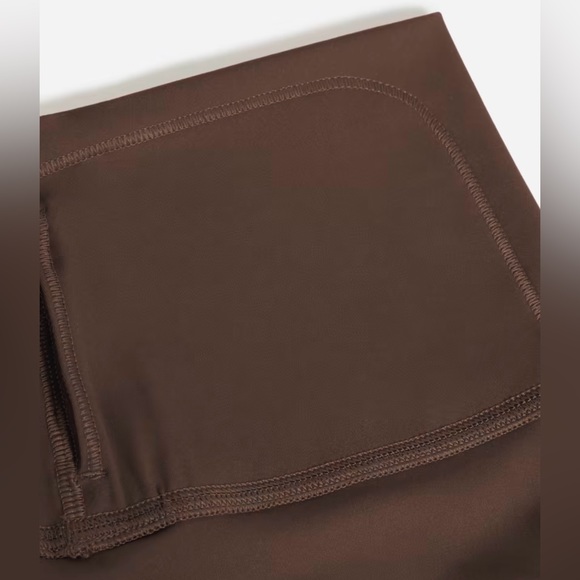 EVERLANE- Chocolate Brown Leggings Comfort and Stylish Performa leggings! - Picture 4 of 10